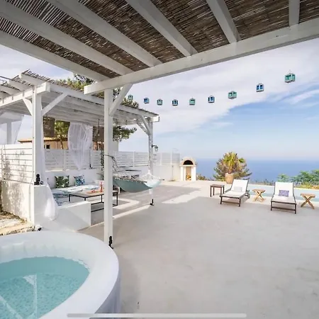 Etoni, Amazing Sea Views, Infinity Pool فيلة