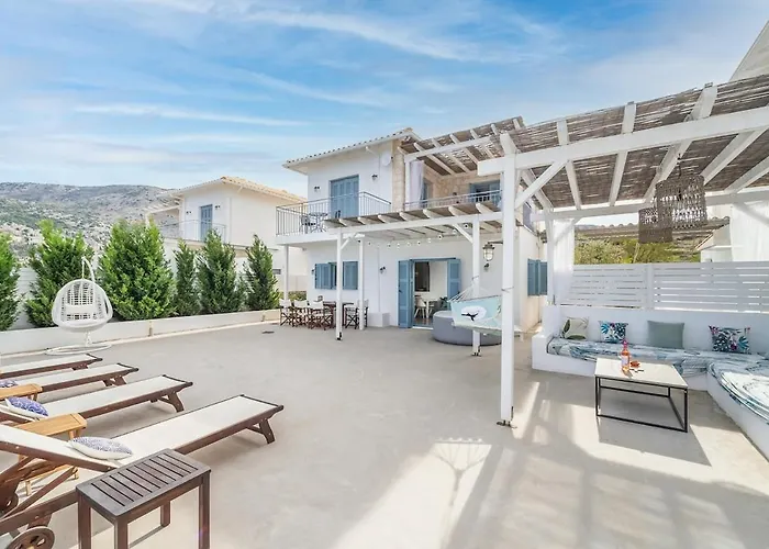 Villa Etoni, Amazing Sea Views, Infinity Pool Kalamítsi